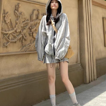 灰色小香风冲锋衣外套女2025新款小个子短款独特超好看防晒衫上衣
