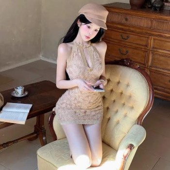 辣妹性感镂空蕾丝挂脖连衣裙女春夏纯欲无袖内搭显瘦修身包臀短裙