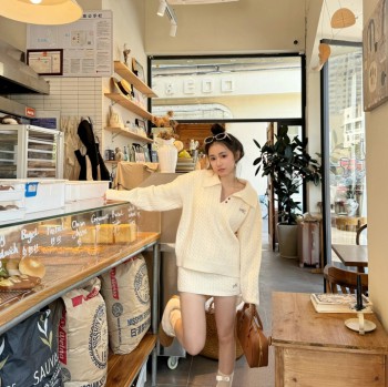 邱肉瑶 学院风麻花纹理长袖针织毛衣女春季新款美式慵懒风套装