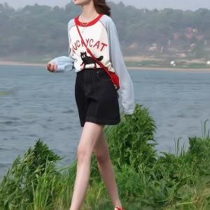 蓝白撞色字母小猫印花宽松长袖T恤女2025春季新款独特超好看上衣