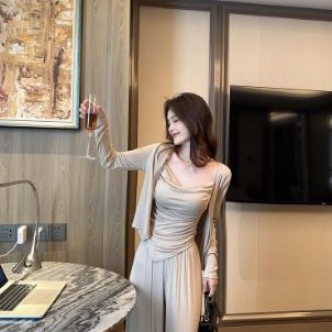 林妍儿休闲套装春秋女新款针织吊带开衫阔腿裤穿搭配时尚三件套夏