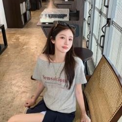 杨杨YANGRUOYU【夏日绘本】斜肩印花短袖T恤女休闲设计感百搭上衣