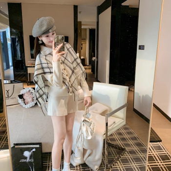 鱼兔子的兔子复古格纹设计感披肩上衣女秋冬新款高领假两件针织衫