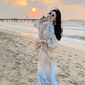 余潇潇【爱神降临】2025春新品12姆米真丝双绉飘逸V领印花连衣裙