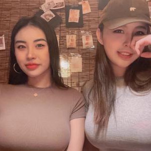 KIYA PEACH超显胸卡戴珊露腰辣妹短袖